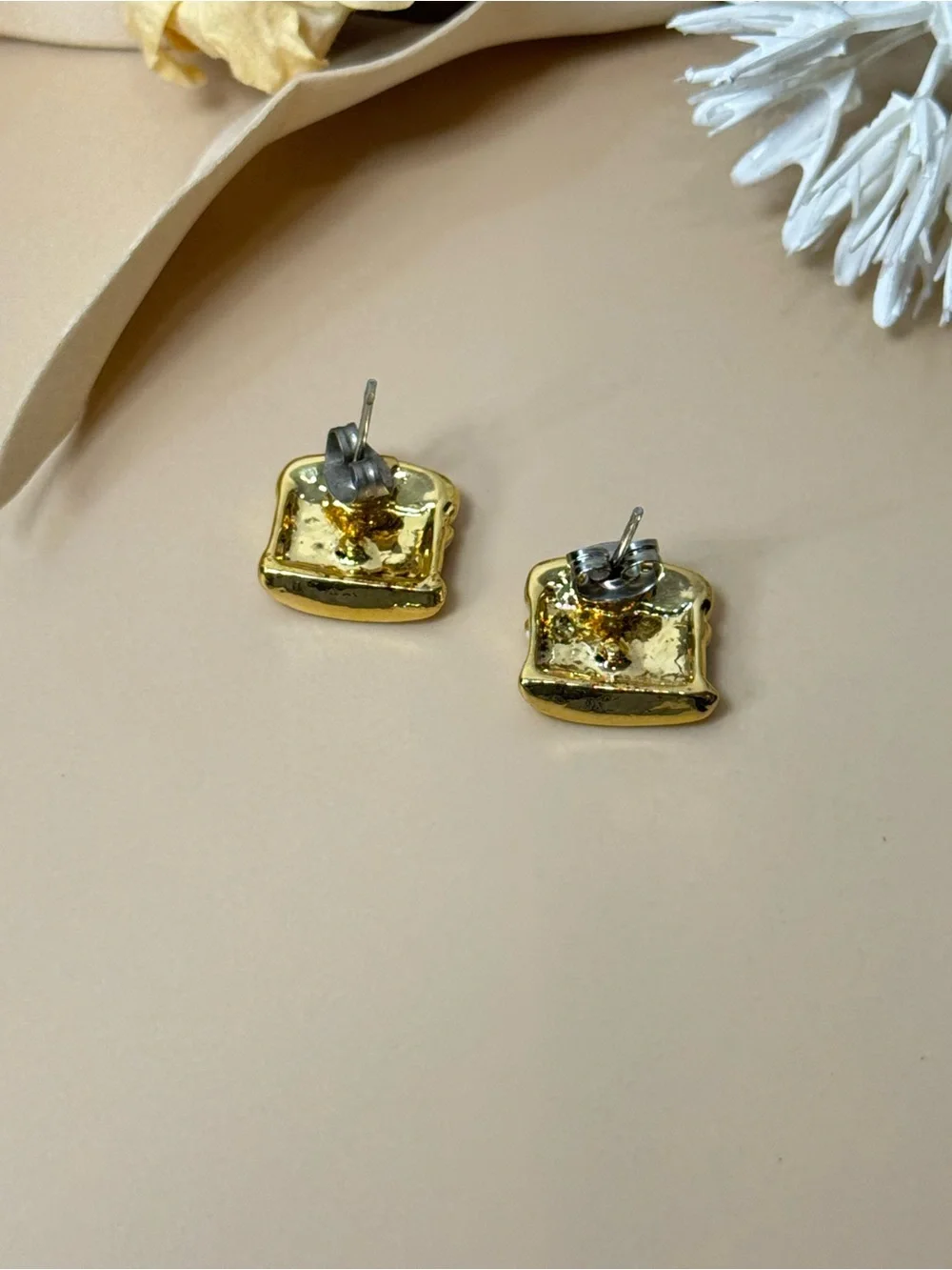 Vintage Christmas Drum Stud Earrings Gold Tone White Green Enamel Holiday